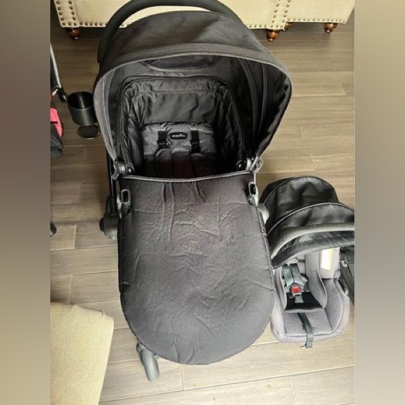 Evenflo pivot travel system stroller and car seat - Picture 3 of 7